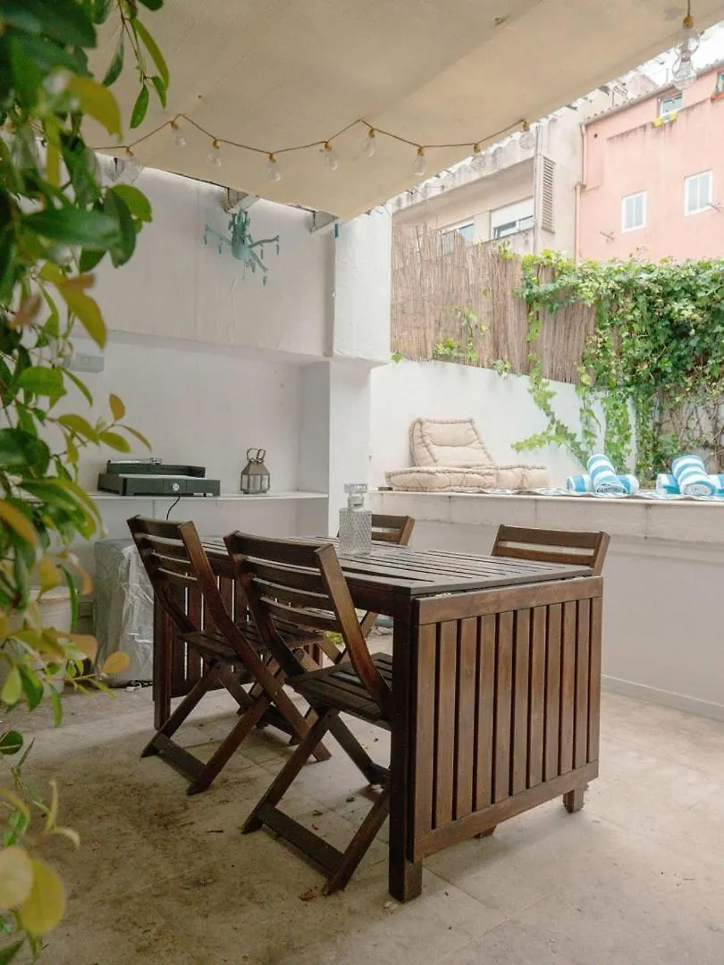 Апартаменты Cozy 1Br, Private Terrace & Pool - Estrela | By Airnest Лиссабон