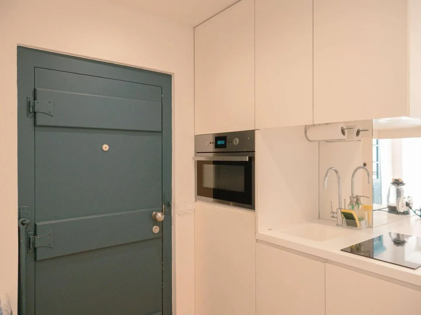 Апартаменты Cozy 1Br, Private Terrace & Pool - Estrela | By Airnest Лиссабон