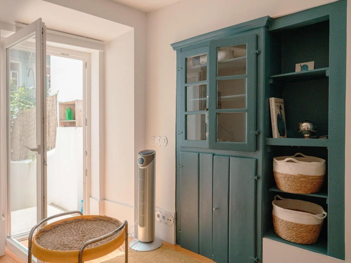 Апартаменты Cozy 1Br, Private Terrace & Pool - Estrela | By Airnest Лиссабон