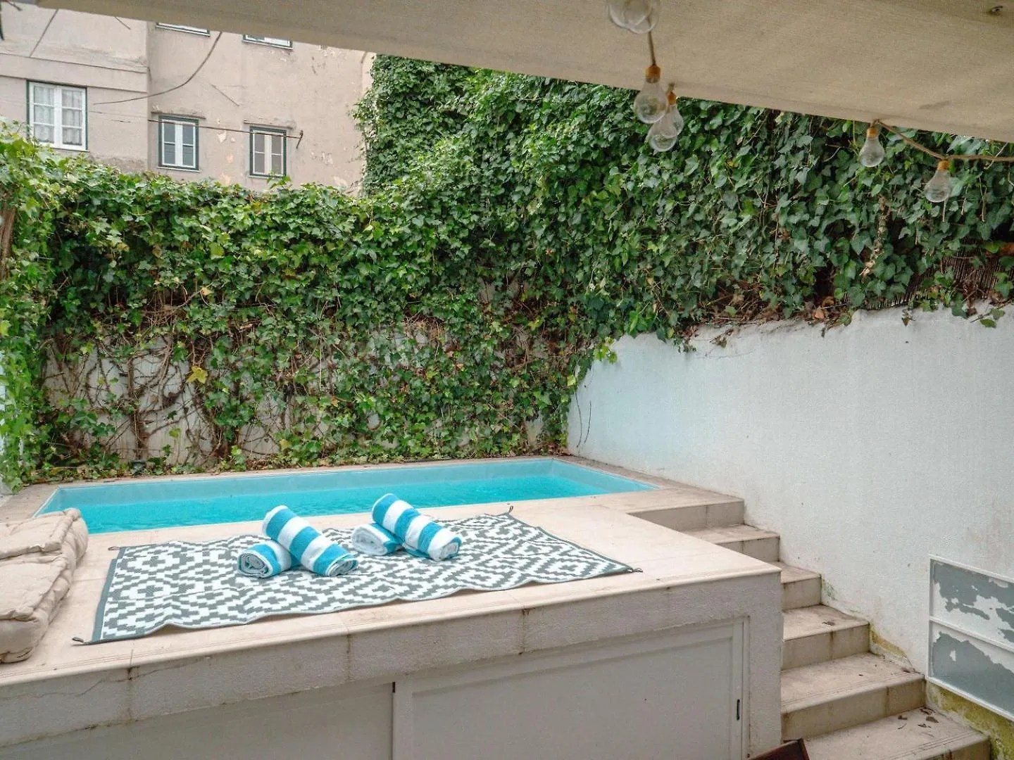 Апартаменты Cozy 1Br, Private Terrace & Pool - Estrela | By Airnest Лиссабон